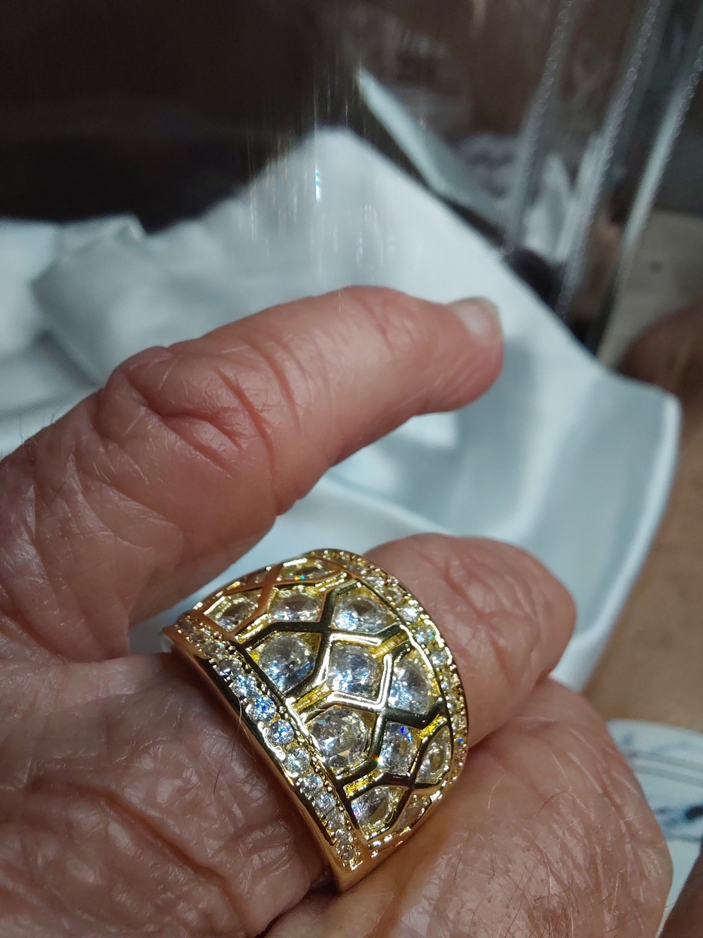 TOTALLY UNIQUE RING - Picture 3 of 3
